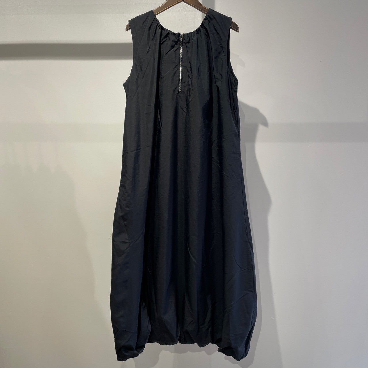 新品　ヴァントゥルワ　ハーフZIPパルーンワンピース　ブラック　イシカワラボ 000000002131-04.jpg?size=l&w=