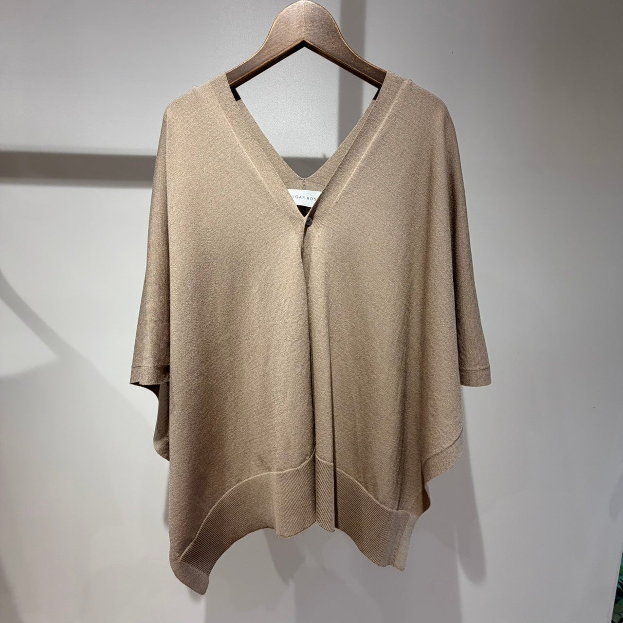 お値下げ❤️GUCCI ベージュ ニットポンチョ 7/1ライブ① ハイゲージポンチョニット (シュガーローズ 266505